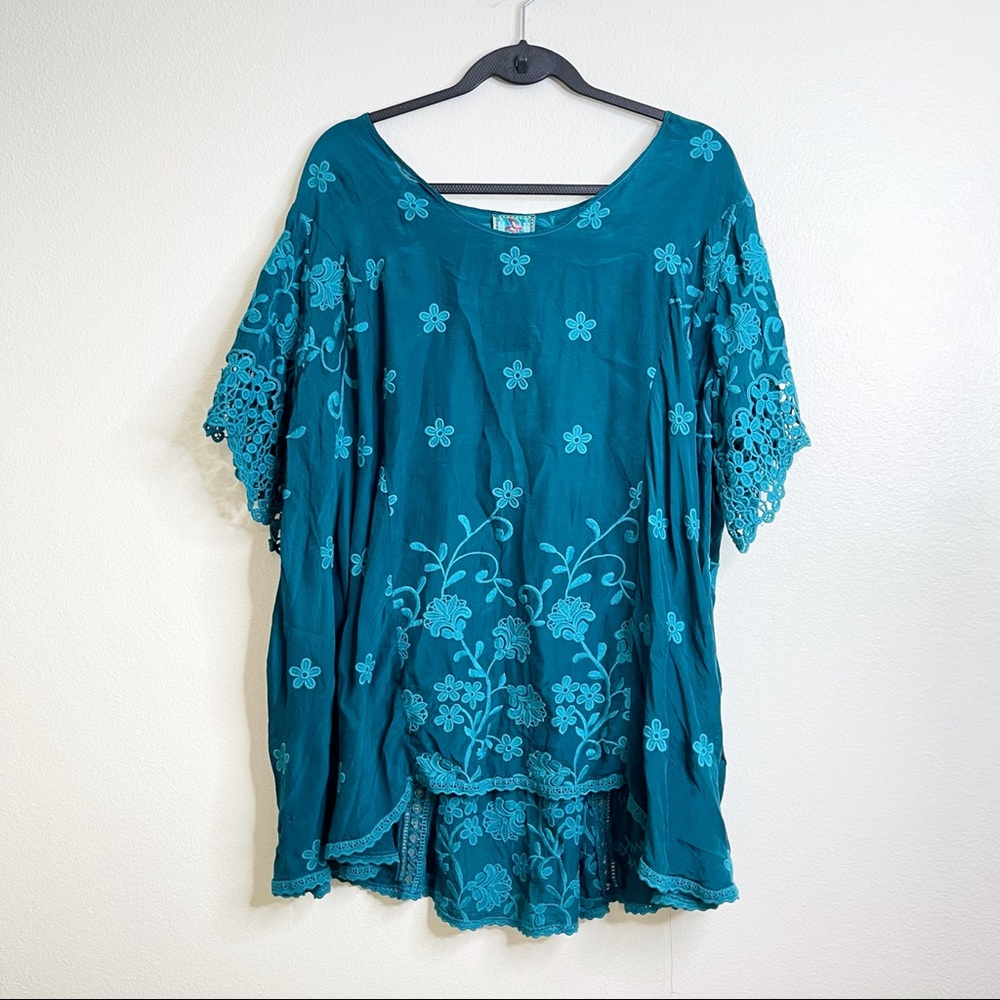 NWT Johnny Was floral embroidered Neneti top